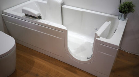 Step-in bathtubs for seniors – Types and safety features to consider