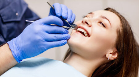 Effects of excessive sugar consumption on the teeth and its signs